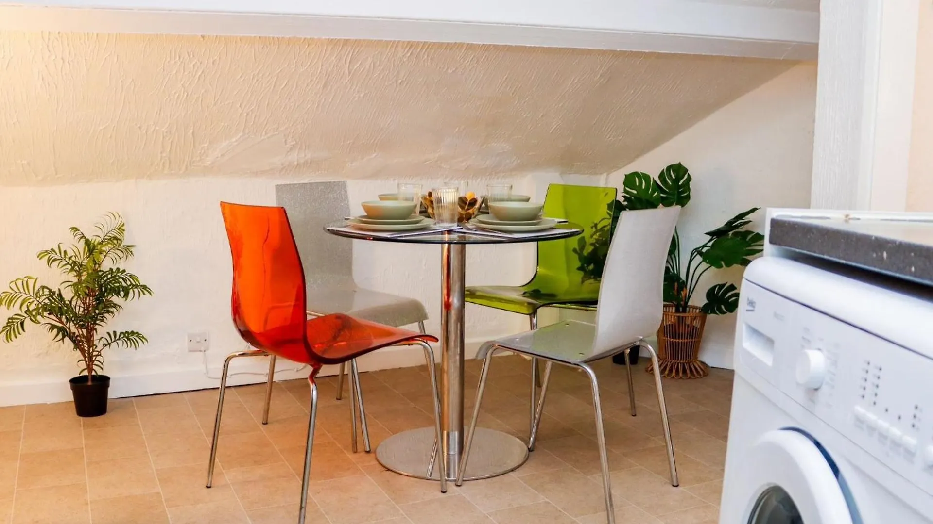 Entire Cosy 2 Bedroom Flat Brightside 0*,  Reino Unido